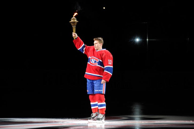 Guy Lafleur Passes Torch to Habs Daniel Briere [VIDEO]